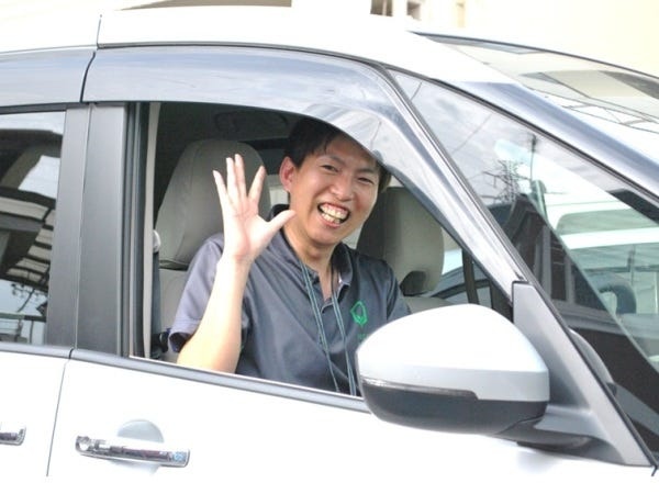 ご利用者様の送り迎えへ。「今日もあなたに会えるのを楽しみにしていたのよ」と嬉しいお言葉をいただくことも♪