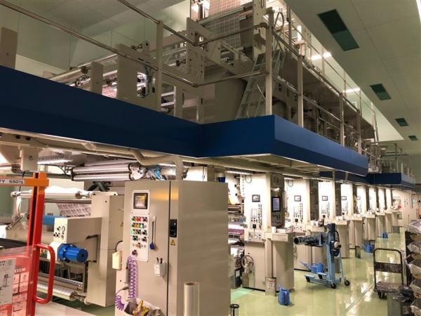 大型の機械を２人１組で操作するオペレーターを募集しています