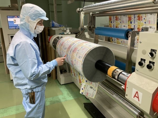 仕上げた製品のチェックは慎重に