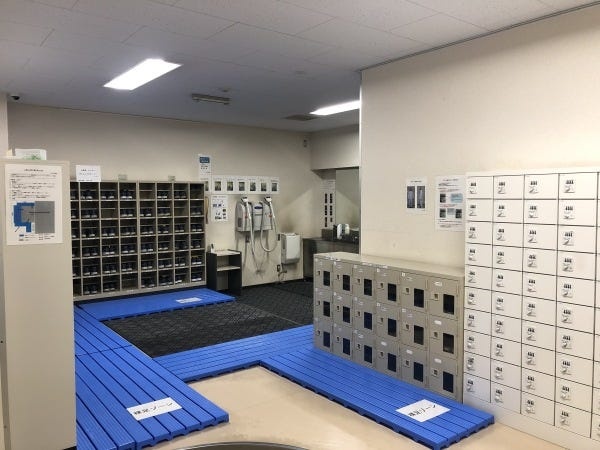 工場内は私物持ち込み禁止となってます。そこはご了承ください。