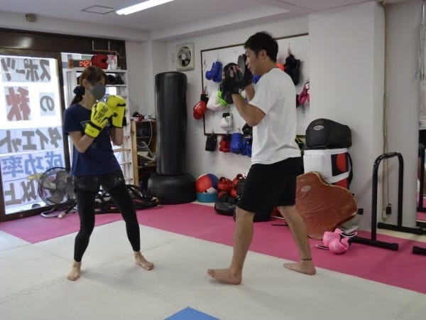 ミット打ちなど、多くのメニューの指導や会員様が楽しく運動できるようお手伝いをします。