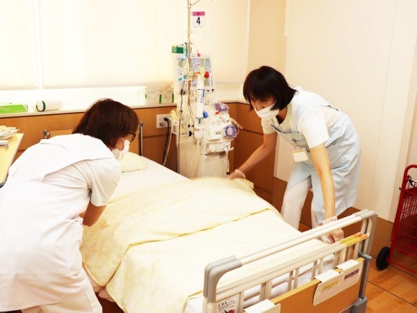 クリニック内のベッドメイク等、院内サポートをしていただきます。