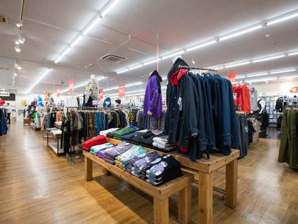 アパレル販売スタッフ（年齢不問）未経験歓迎！従業員割引あり