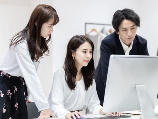 グラフィックデザイナー（育成前提採用・リモート勤務）