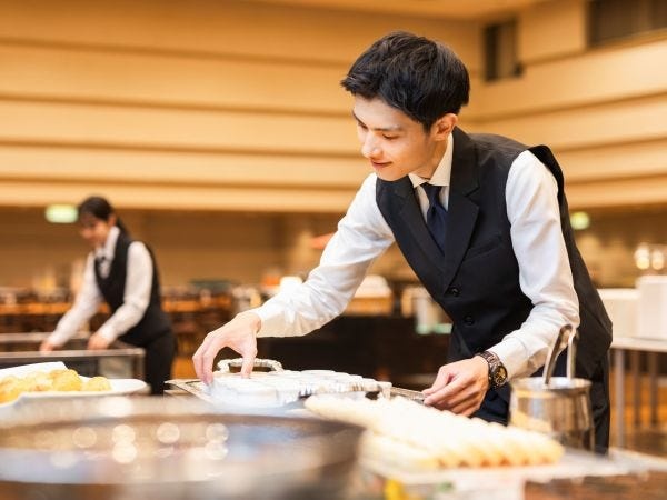 レストラン会場のホールスタッフ募集！未経験者歓迎です！