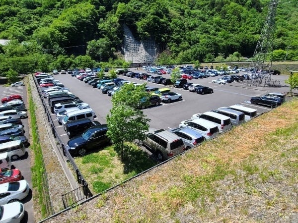 管理する駐車場（多客期の様子）