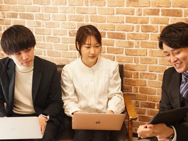 少人数で距離が近いので、すぐに相談しやすい職場です。