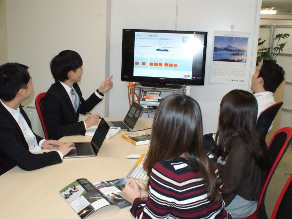 自社新サービスの企画レビューをしています。