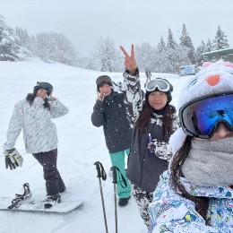 社内イベントで毎年恒例のスノボへ行った様子！リフレッシュできる機会を豊富に用意しています。