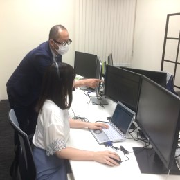 入社後はOJTからスタート！先輩メンバーも周囲にいますので、困ったときはすぐに相談してくださいね。