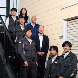 豊富な経験を持つ先輩が丁寧に指導します。未経験から一人前の電気工事士を目指せる環境です。