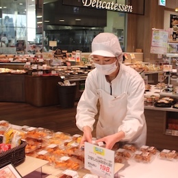 品出しの際に「これ美味しかった！」「また次も買うからね！」とお客様に声をかけていただくことも♪