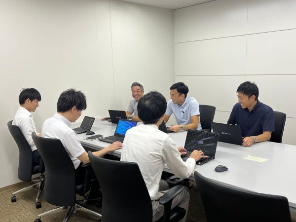 年齢や社歴に関係なく、自由に意見出しや相談ができる環境です！