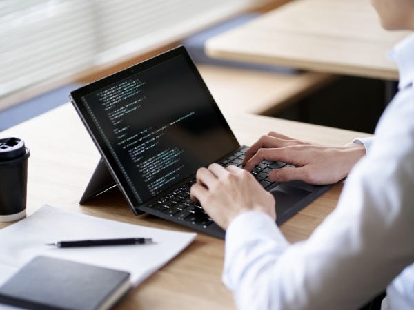 Webマーケターとして、企業の中で活躍する方もいれば、フリーランスとして活躍している方います！一人ひとりのキャリアビジョンを支援します！