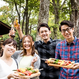 BBQを楽しんだり、仕事終わりにゲームをしたり…一生の仲間に出会って楽しい思い出をたくさん作れます！