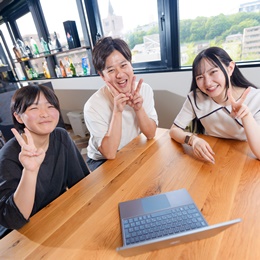 「人と接することが好き」「楽しく働きたい」そんな方にぴったりの、とにかく笑顔あふれる会社です。